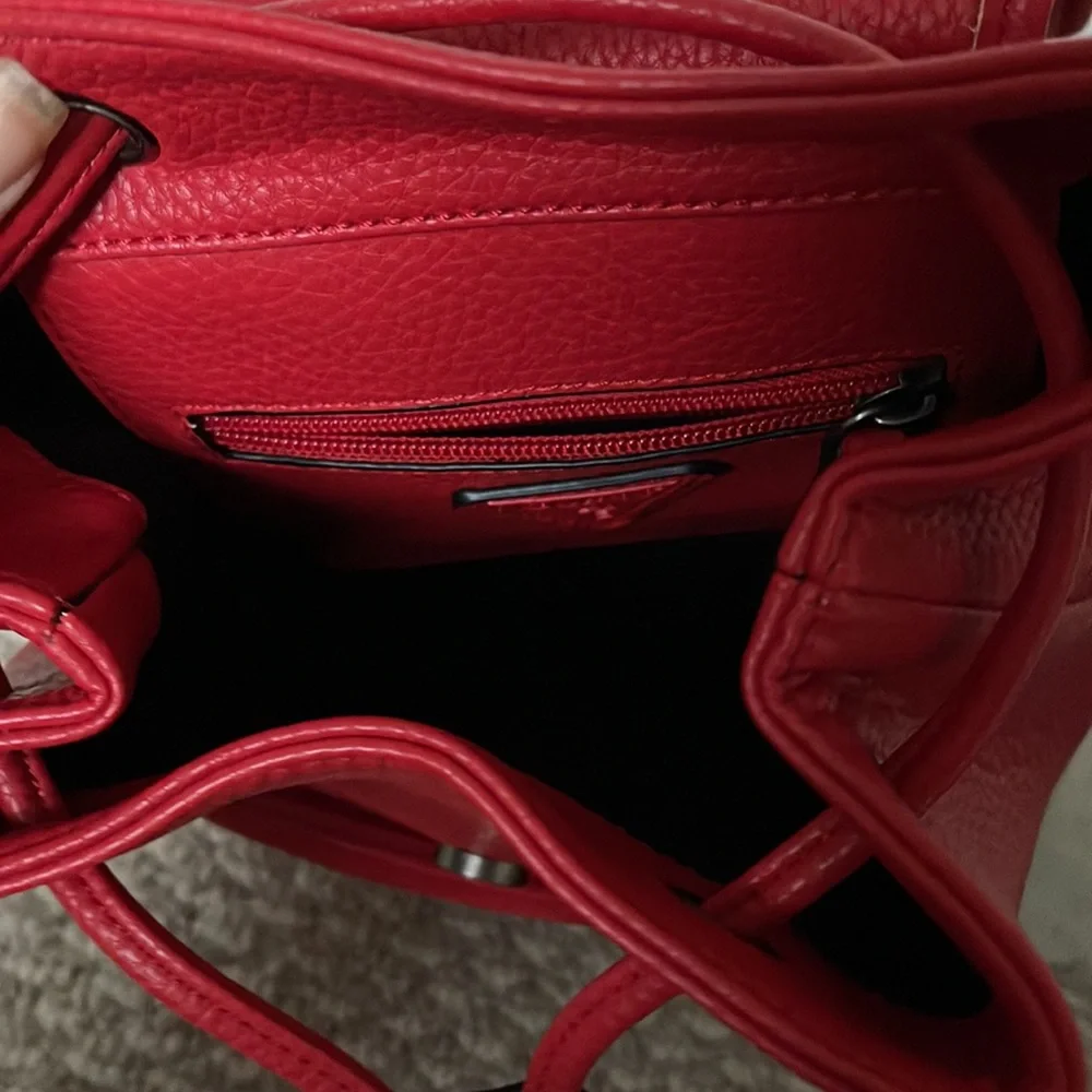 Guess red backpack - Picture 6 of 9